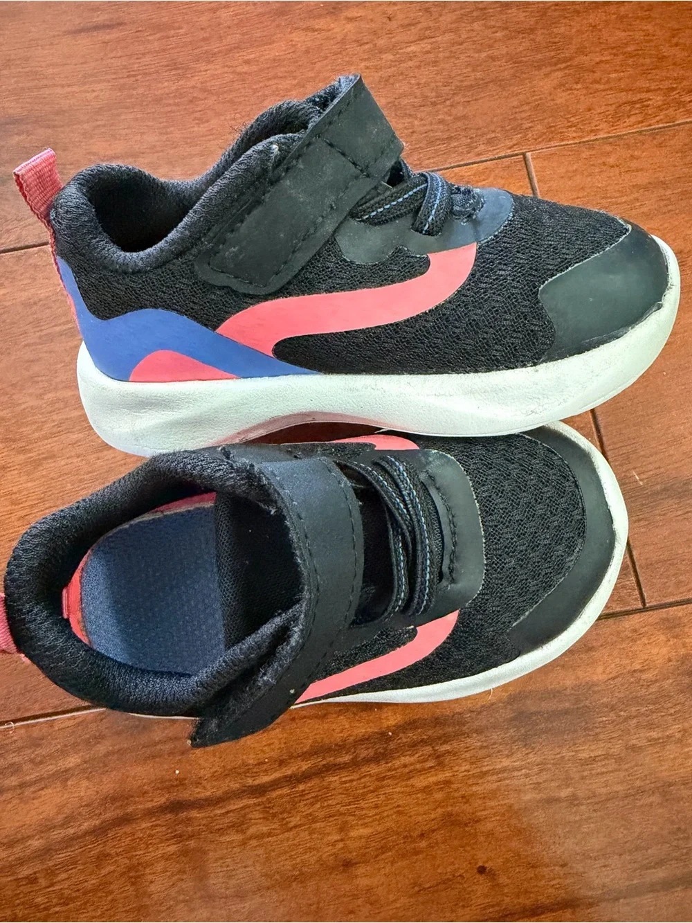 Kids Black and Pink Lightweight Hook-and-Loop Sneakers Size 5